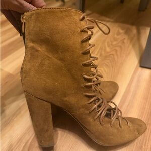 Crown Vintage Tan Lace-Up Boots